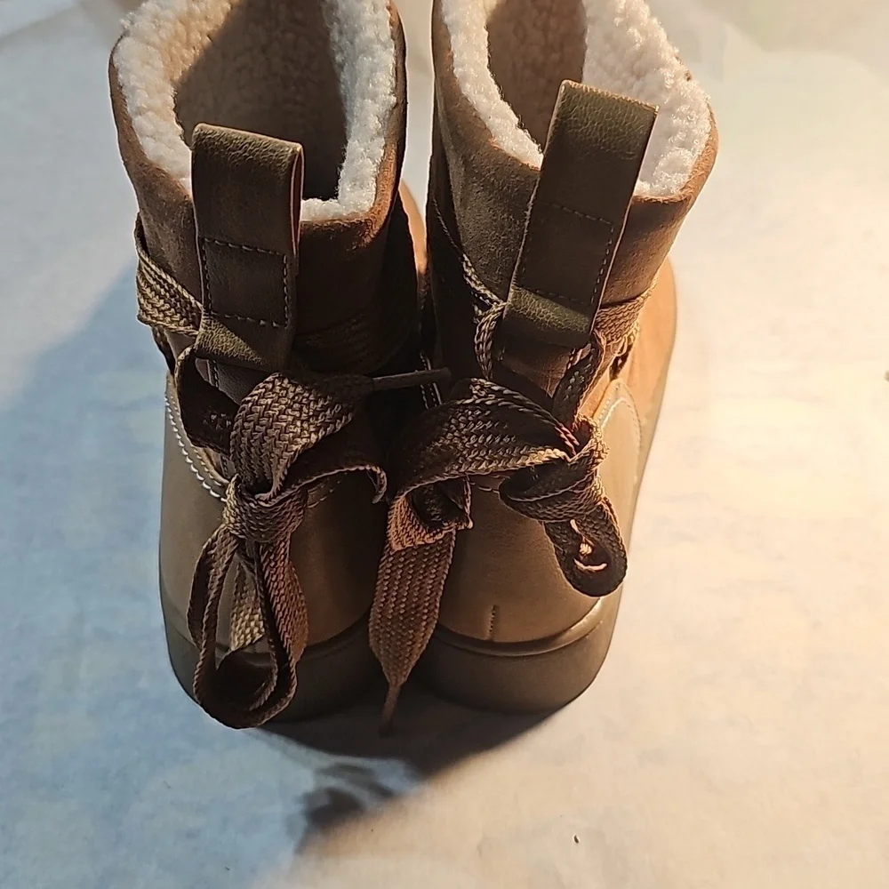 Universal Thread Lined Platform Boots 👢 NWT